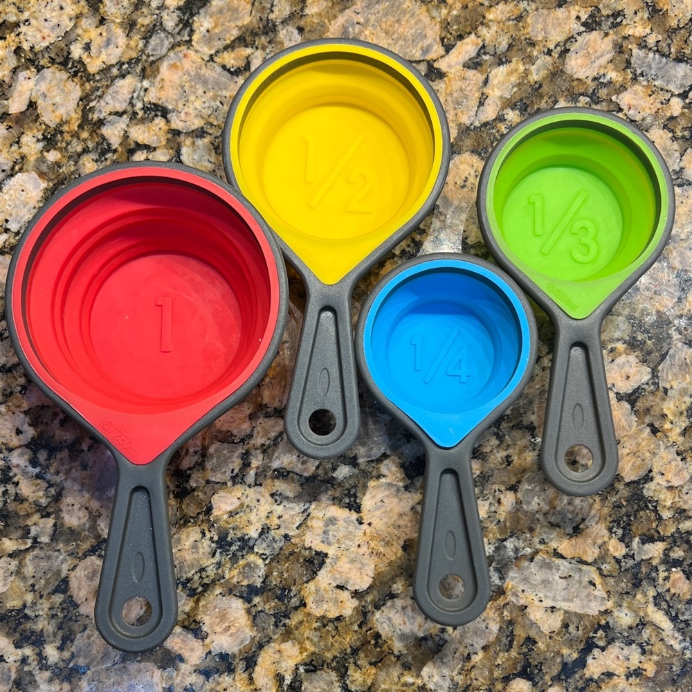 Collapsible Colorful Measuring Cups Set